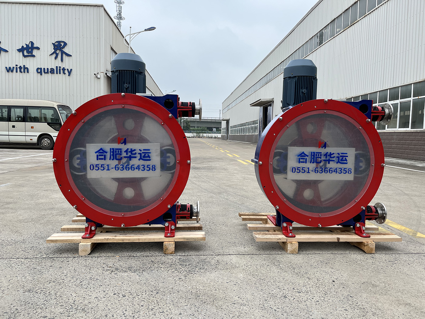 華運(yùn)機(jī)械兩臺(tái)高壓定制軟管泵成功進(jìn)軍鋰電市場(chǎng)，展現(xiàn)中國(guó)智造硬核實(shí)力